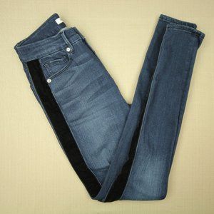 Good American Stylish Blue Jeans with Black Accents